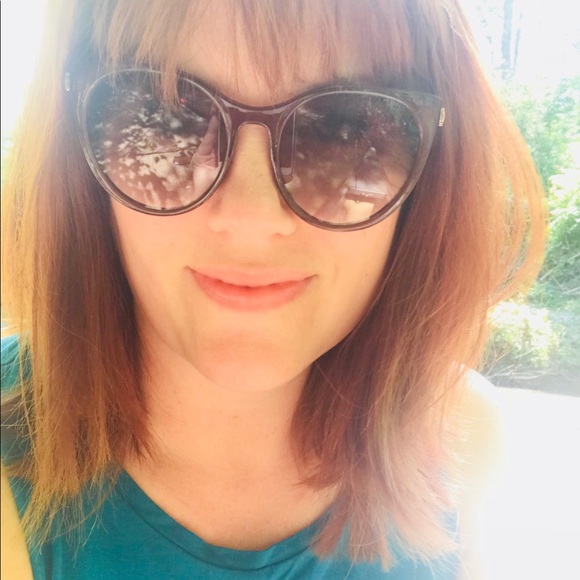 Meet your Posher, Courtney - Picture 1 of 1